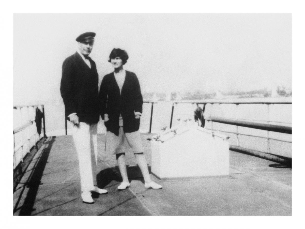 04--1928--Gabrielle-Chanel-and-the-Duke-of-Westminster-on-his-yacht-The-Flying-Cloud.jpg