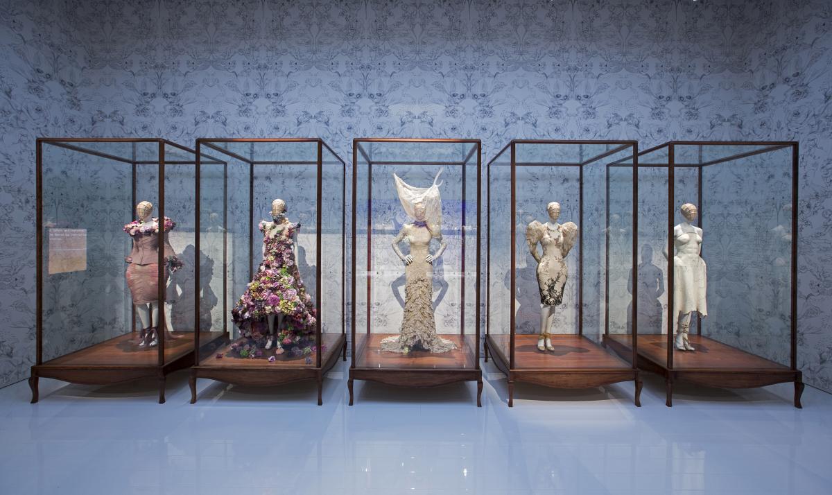 9._Installation_view_of_Romantic_Naturalism_gallery_Alexander_McQueen_Savage_Beauty_at_the_VA_c_Victoria_and_Albert_Museum_London.jpg