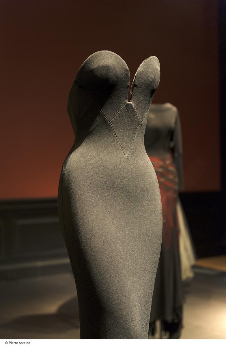 ALAIA_GALLIERA_5486[1].jpg