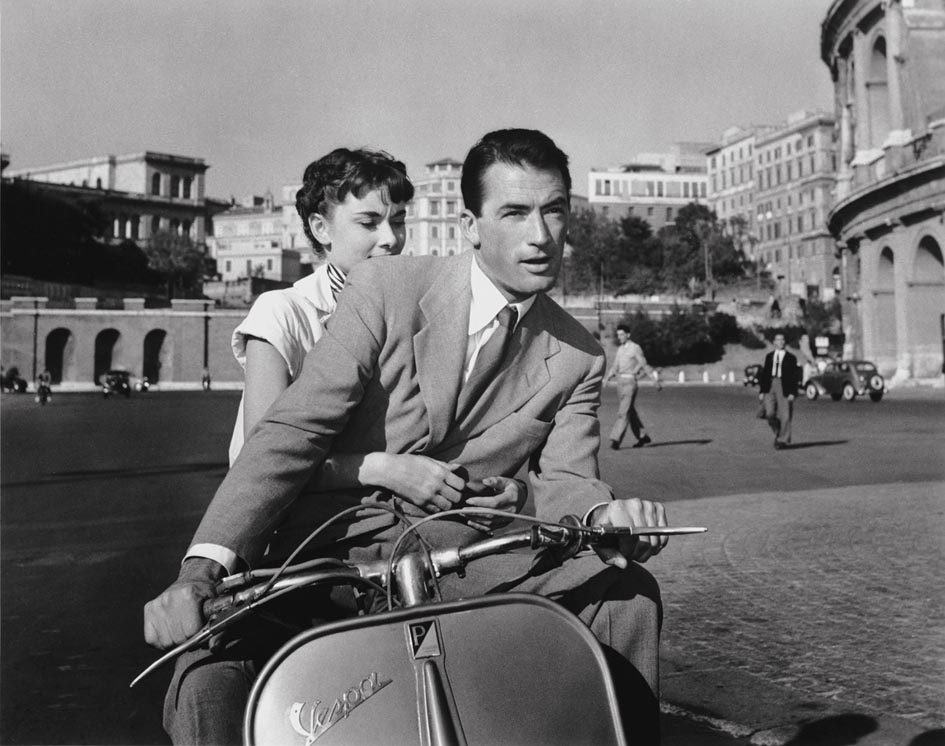 Audrey_Hepburn_and_Gregory_Peck_in_Roman_Holiday,_1953,_Paramount,_The_Kobal_Collection[1].jpg