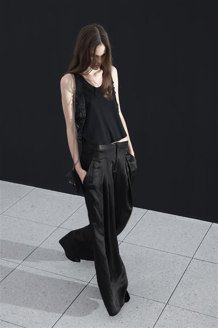 A model wearing Theyskens' Theory 