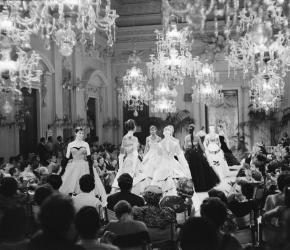 Fashion Show in Sala Bianca 1955, copyright Giorgini Archive